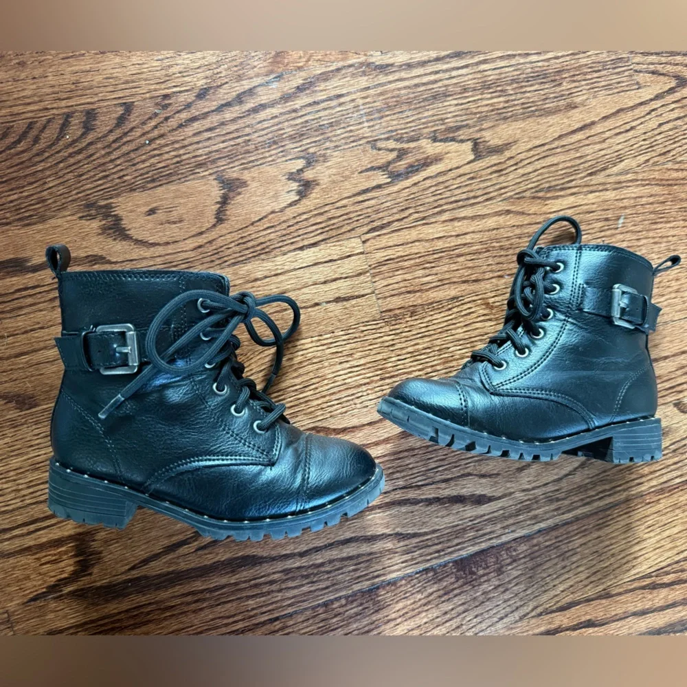 Trendy Combat Boots with Lace-up Front - Size 10t
